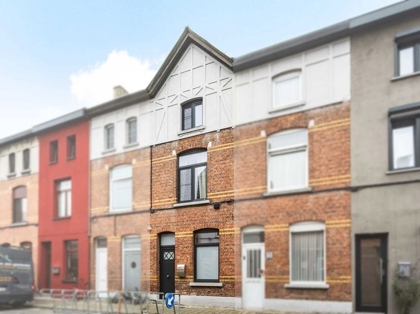 Huis te koop in Jasmijnstraat 23,
                    9000 Gent