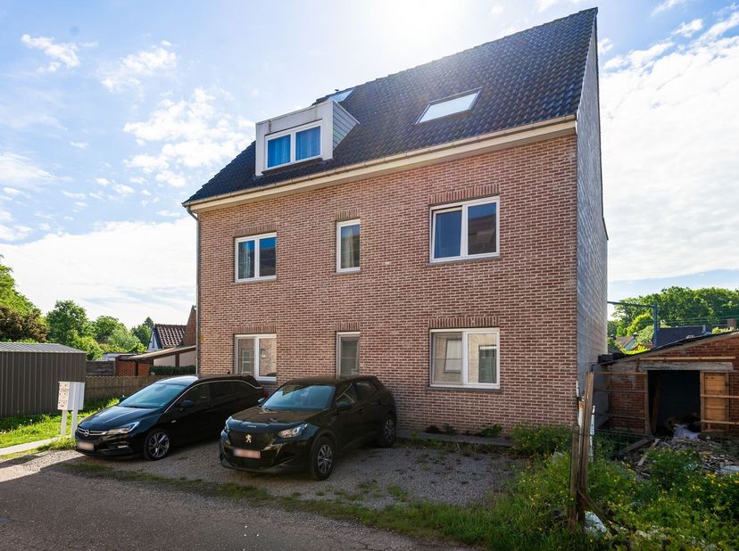 Appartement met 3 slpks met terras en staanplaats!<br />
<br />
Dit instapklaar appartement is gelegen op een boogscheut van centrum Lier en heeft e