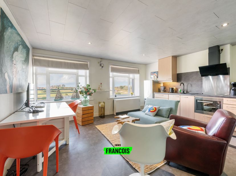 Bienvenue à la résidence Ter Duinen, située au deuxième étage et juste en face du pittoresque Duinenkerkje . Cet appartement allie une atmosphère chal