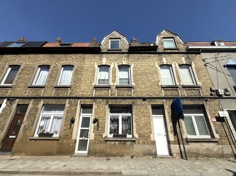Deze instapklare woning is combineert comfortabel wonen met een vlotte bereikbaarheid.<br />
Winkels, openbaar vervoer, scholen en andere voorzieninge