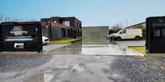 Bedrijfsvastgoed te huur in 7780 Komen