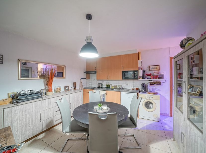 Dit 1-slaapkamer appartement in Bredene is perfect voor wie op zoek is naar een investering (momenteel verhuurd) of om zelf te bewonen (domicilie moge