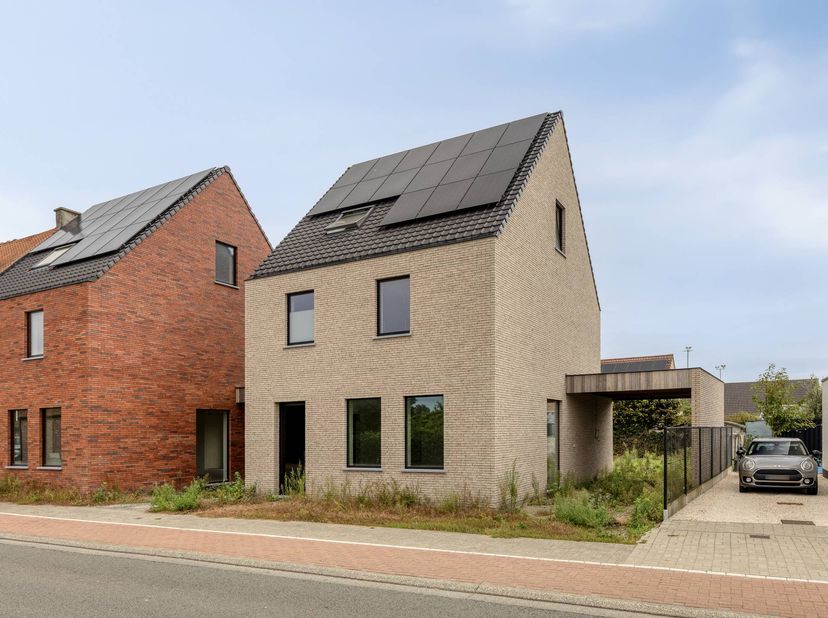 Huis te koop in Stationsstraat 24,
                    9890 Gavere