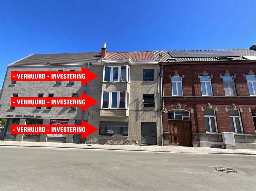 Appartementen blok van 3 verhuurde appartementen en 3 garages op een top ligging te Lauwe. Zeer goed investering, goed verhuurd. Gelijkvloers appartem