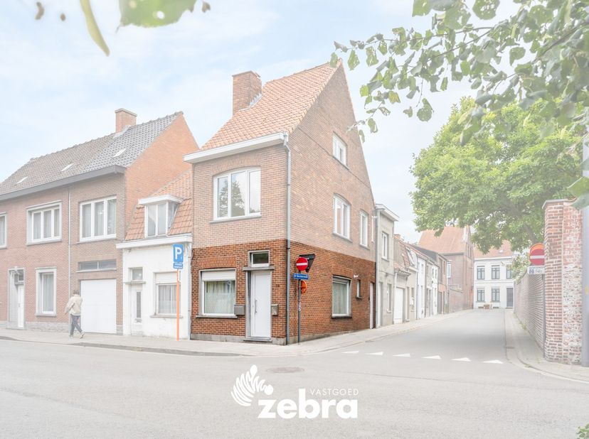 Deze studio bevindt zich in het centrum van Tielt. Handelszaken, horeca, scholen en recreatieve mogelijkheden bevinden zich op wandelafstand. Bovendie