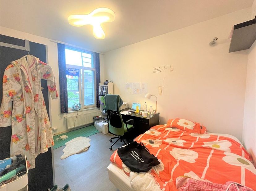 ENKEL VOOR STUDENTEN - ONLY FOR STUDENTS<br />
Deze studentenkamer is zeer centraal gelegen in het centrum van Antwerpen. De kamer is gemeubeld en bes