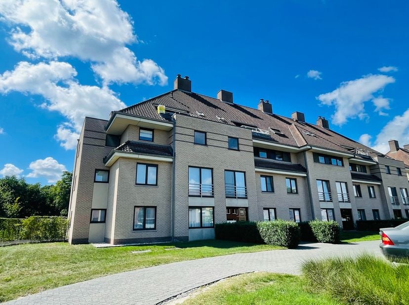 Garage te koop in 't Kloosterhof 92,
                    8200 Sint-Michiels