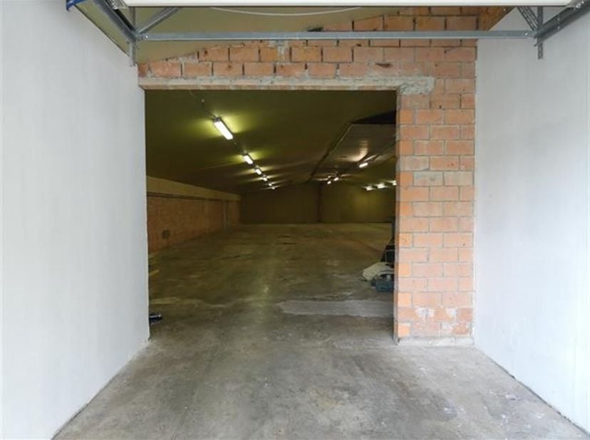 Opslagruimte met verschillende mogelijkheden!<br />
<br />
De ruimte kan gebruikt worden voor verschillende doeleinde, bijvoorbeeld: opslag van wagens