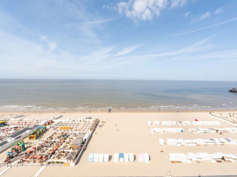 Blankenberge: Penthouse met prachtig zeezicht en 2 ruime terrassen te koop! Op de Zeedijk 158 in residentie "Continental Palace" vinden we dit instapk