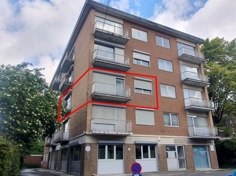 -SOUS OPTION- PLUS DE VISITES Prix: Offre à partir de 119.000 euros, frais d'agence non inclus et à charge de l'acquéreur.<br />
Appartement situé au