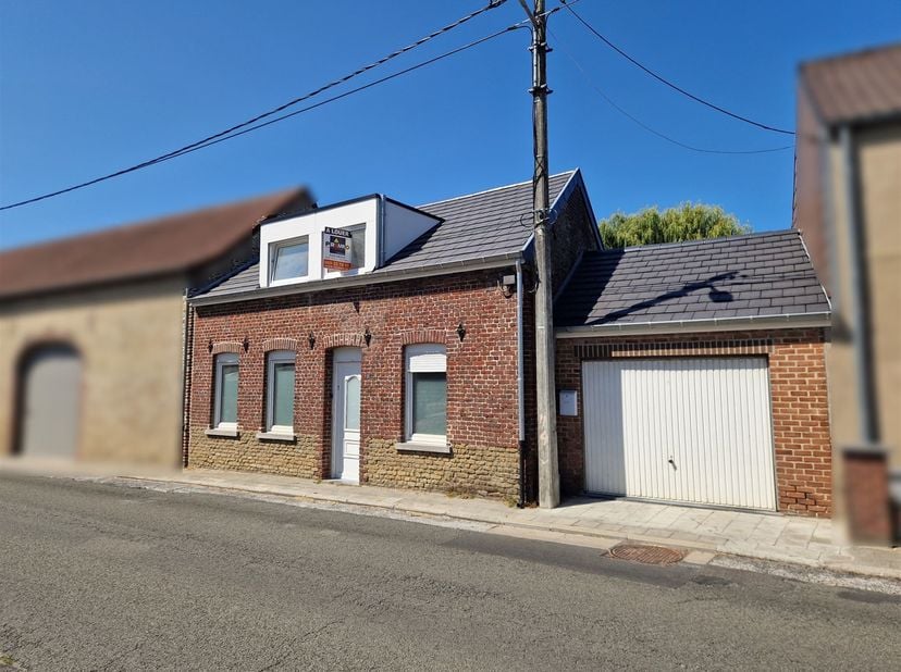 Prachtige, volledig gerenoveerde woning met grote garage en tuin, gelegen in het hart van Wiers, vlakbij alle voorzieningen en de snelweg (E42 Doornik