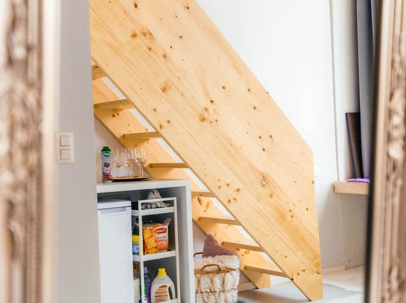Lichtrijke studentenkamer met eigen badkamer.Deze gezellige ruimte van 32 m² is perfect ingericht als uitvalsbasis voor studenten. Met 4 meter hoge pl