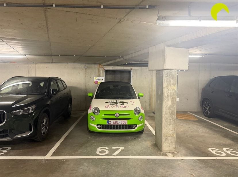 In het centrum van Lier, gelegen aan de Transvaalstraat bieden wij u deze ondergrondse autostaanplaats aan. <br />
Ze bevindt zich op de ondergrondse