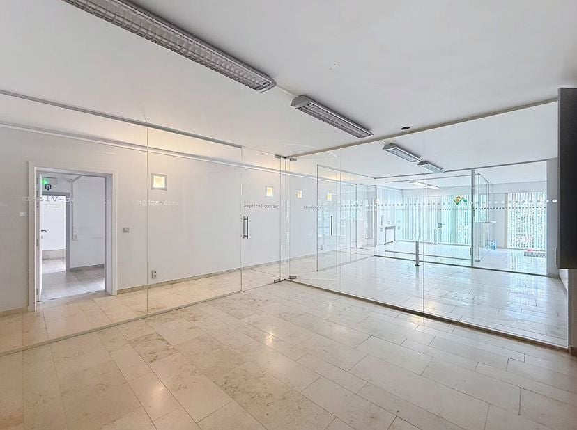 Bien professionnel à vendre
                    à 8500 Kortrijk