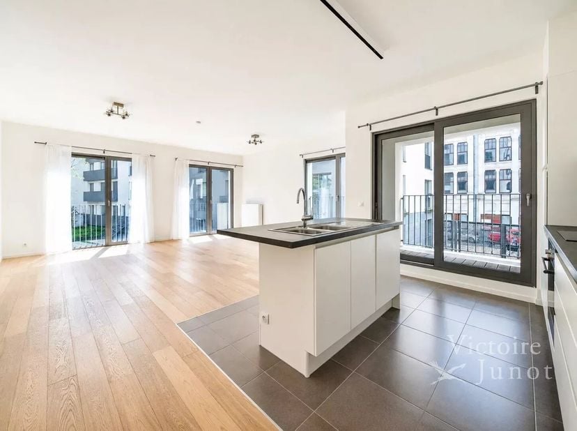 Gepresenteerd door Yanis Morsa : 0487 71 46 10 / yanis.morsa@victoire.be<br />
Victoire Junot stelt u voor dit prachtige hoogstaande appartement van ±