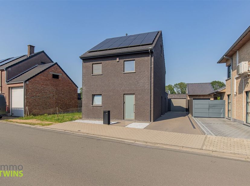 Ruime halfopen bebouwing te Lebbeke | Bezoekmoment 11 juli 2026<br />
Deze halfopen bebouwing bevindt zich in een rustige en residentiële wijk in Lebb