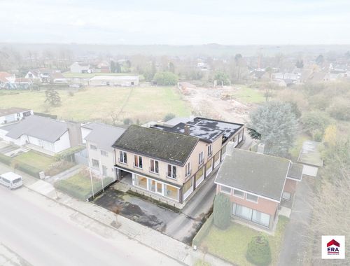                                         Bien commercial avec habitation à vendre à Tielt, € 435.000
