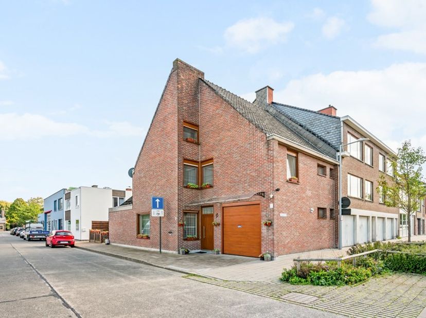 Huis te koop in Hortensiastraat 2,
                    8800 Roeselare