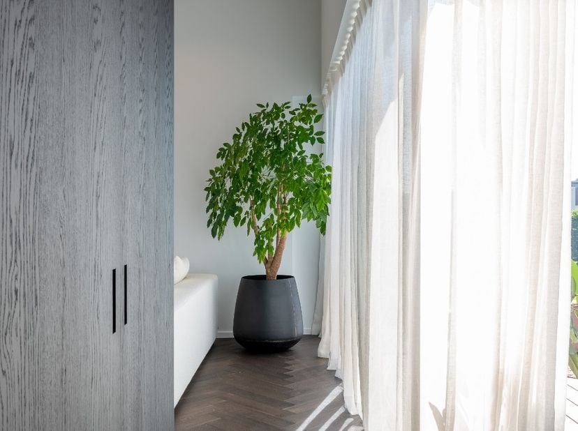 Deze prachtige penthouse is gelegen op toplocatie in residentie 8700, een nieuwbouwproject opgeleverd in 2021.<br />
Het appartement heeft een bewoonb