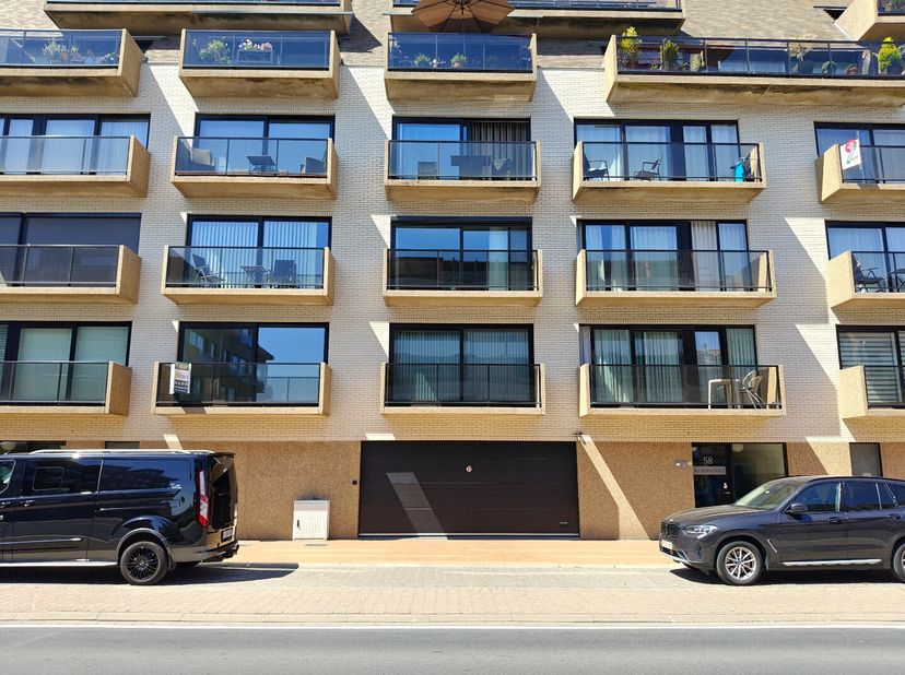 Dans la résidence Boei, située dans un emplacement extrêmement central à Middelkerke, nous proposons à la vente le garage souterrain n°36 situé au -2è