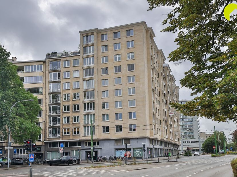 Situé dans un emplacement de premier choix à Anvers, ce charmant et élégant appartement de pas moins de 140 m² occupe le 7e étage d'une résidence maje
