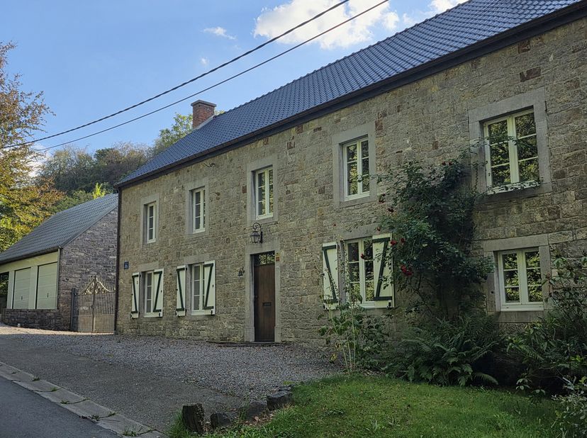 Huis te koop in ,
                    5350 Évelette