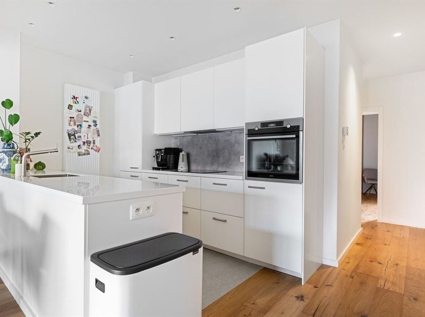 Volledig gerenoveerd (2021) appartement met terras op topligging in Antwerpen, 2000 (EPC A)<br />
Hier komen authentieke charme, hedendaags comfort en