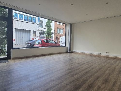                                         Commerce à louer à Uccle, € 750
