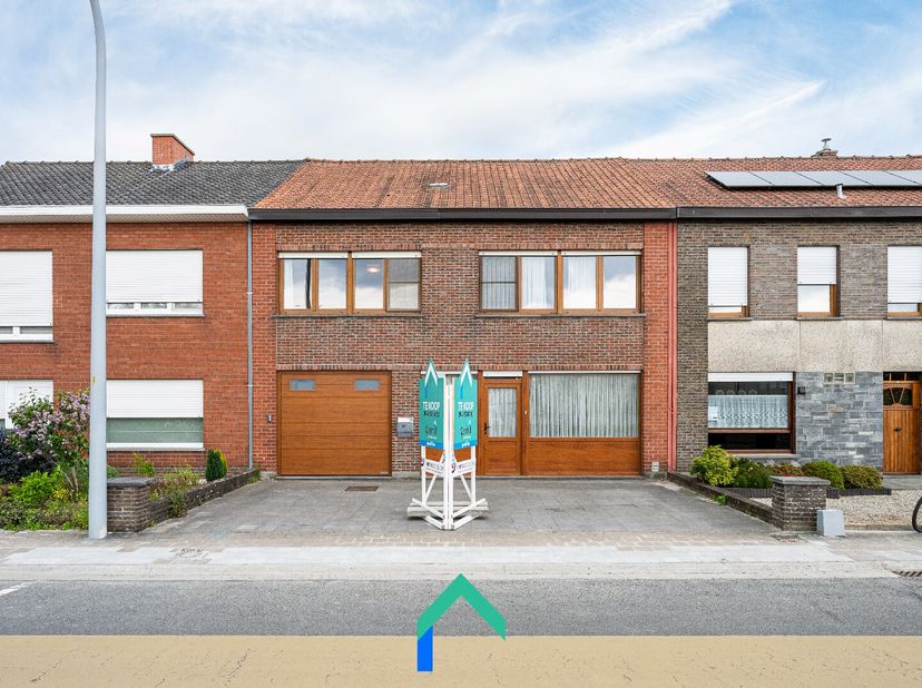 Algemeen<br />
Op zoek naar een ruime woning met een uitstekende ligging in Tielt? Deze eigendom combineert een centrale locatie met tal van mogelijkh
