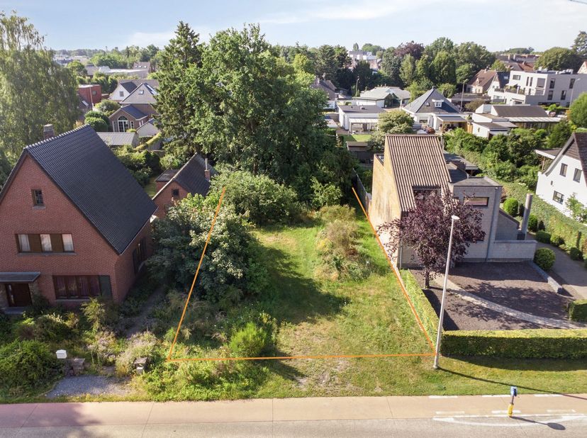 BOUWGROND VOOR EEN HALFOPEN BEBOUWING VAN 7A34CA OP TOPLOCATIE TE LOMMEL (VLAKBIJ HET CENTRUM)<br />
Deze bouwgrond voor een halfopen bebouwing van 7a
