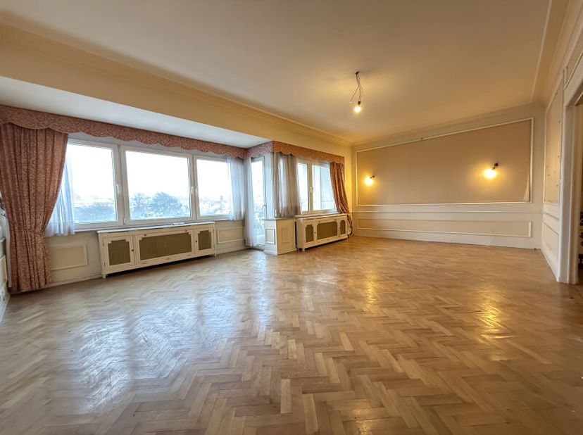 Appartement te koop
                    in 1050 Elsene