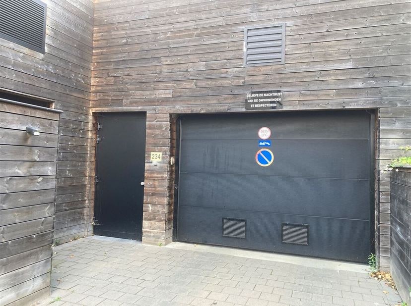 Garage à vendre
                    à 2220 Heist-op-den-Berg
