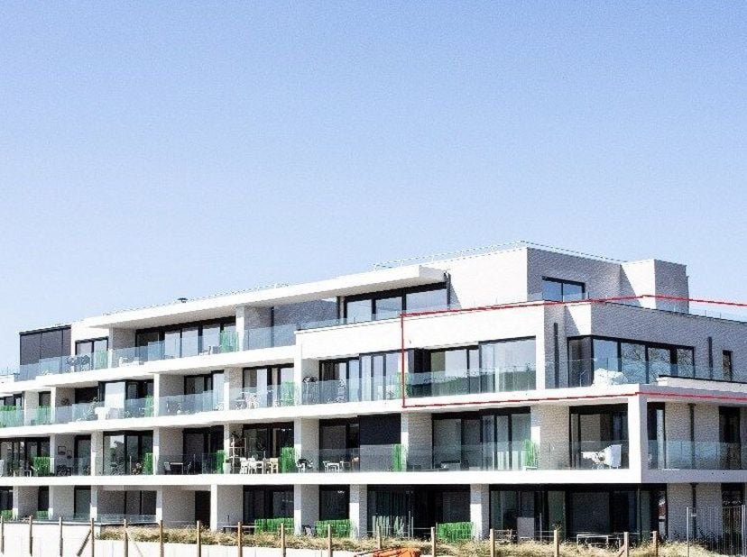 LUXE HOEKAPPARTEMENT  (120M²) MET 3 SLPKS, 2 BADKAMERS EN GROOT TERRAS (67M²)<br />
<br />
Dit prachtige hoekappartement bevindt zich in nieuwbouwcomp