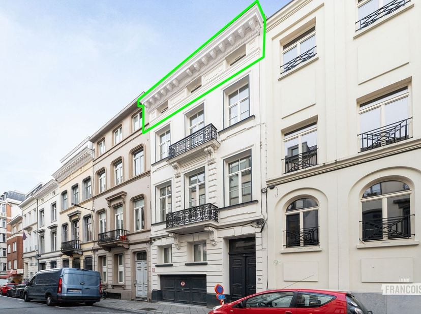 Appartement te koop in Aarlenstraat 19,
                    1050 Elsene