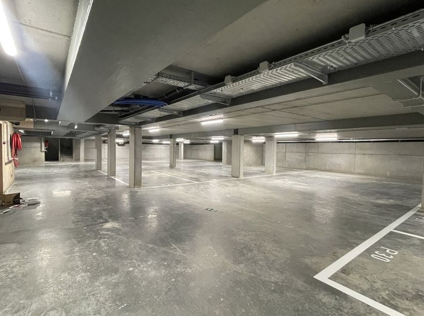 Situé dans la nouvelle résidence Amadeus à Soignies, à l'angle de la rue Granitière Hanuise et celle de la rue des Trois Planches, et à seulement 200