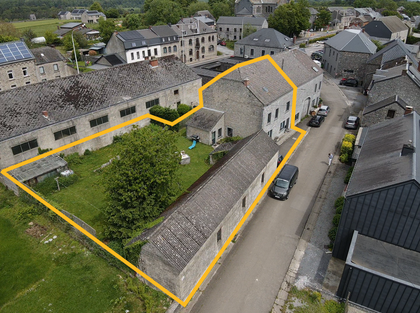 Huis te koop in bauduin 3,
                    5520 Anthée