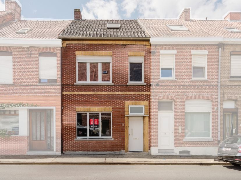 <br />
In de Sint-Antoniusstraat te Izegem bevindt zich deze verzorgde woning met een praktische indeling en een gunstige EPC-score B. De huidige eige