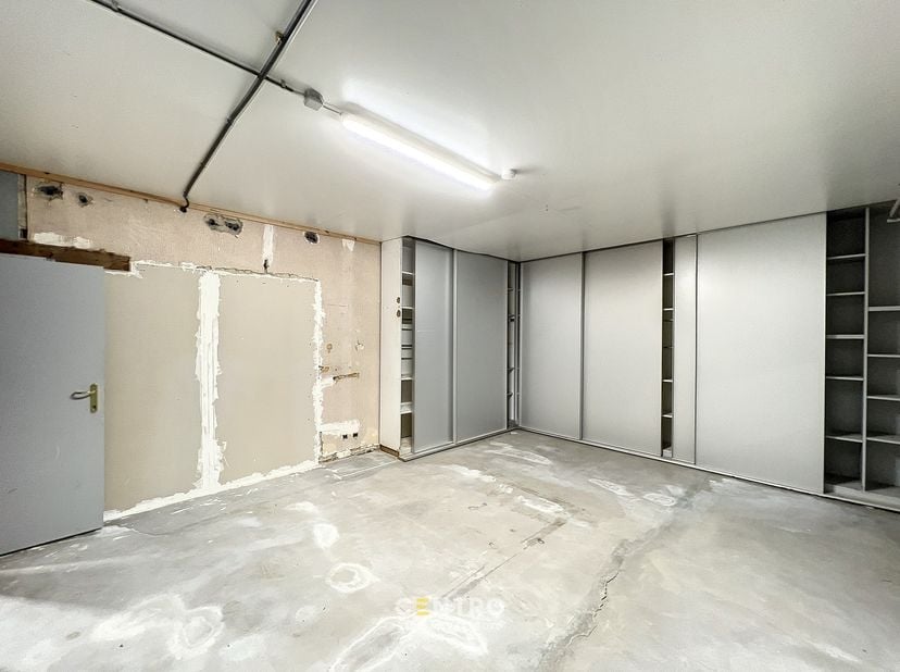 Bien professionnel à louer
                    à 8800 Roeselare