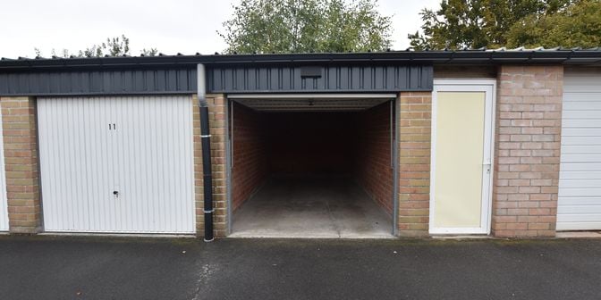 Garage à louer à Daverlostraat 105 boîte box 12, 8310 Assebroek