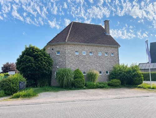                                         Commercieel Gebouw te huur in Kuringen, € 875
