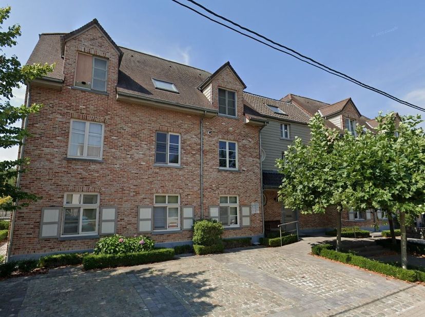 Mooi appartement met 2 slaapkamers en ruim terras in een gebouw met lift. Voor meer informatie ga naar: https://www.era.be/nl/te-huur/hulshout/apparte