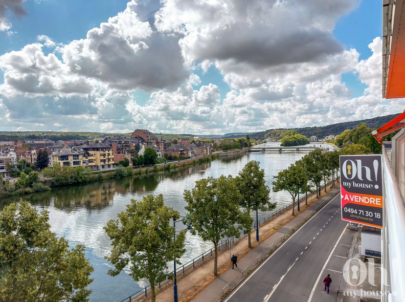 Oh My House vous présente en exclusivité ce bel appartement idéalement situé à La Plante, lun des quartiers les plus prisés de Namur.<br />
Installé a