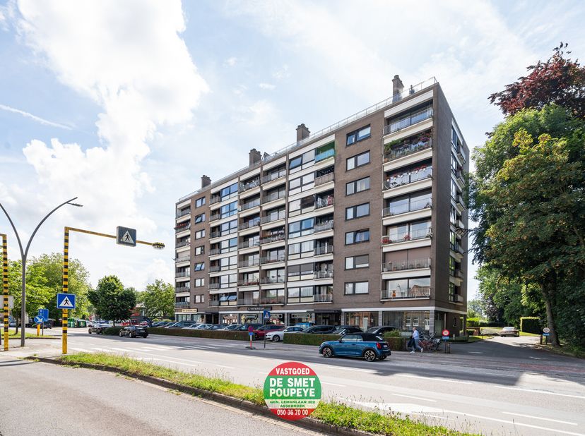 Op zoek naar een veilige en praktische opslagplaatsen of parkeerplaatsen? Deze ruime garageboxen, gelegen op een rustig en afgesloten achterliggend te