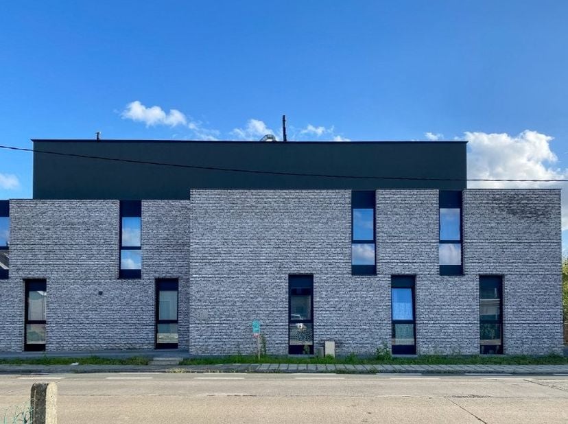 Recent appartement op wandelafstand van het centrum van Oosteeklo.<br />
<br />
Prachtig gelijkvloers appartement met veel lichtinval door grote raamp
