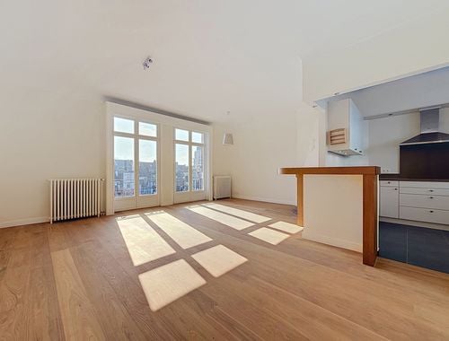                                         Appartement te huur in Elsene, € 2.500
