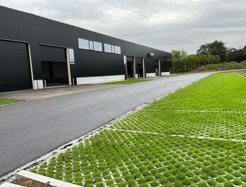                             Entrepôt avec bureau à louer à Mouscron
