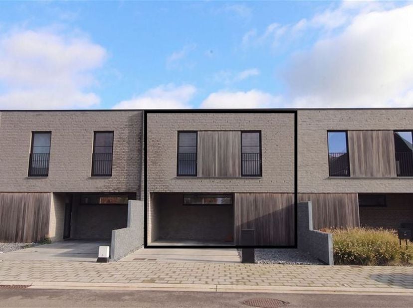 Recente nieuwbouwwoning gelegen Boerebeemden 29, Vorst Laakdal. <br />
Indeling gelijkvloers: Inkomhal met gasten toilet, ruime woonkamer met open in