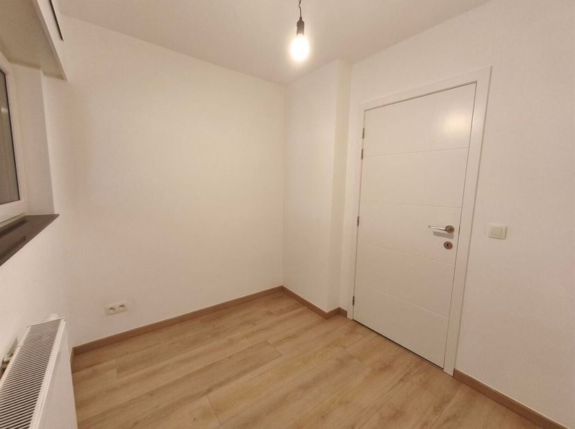 Nieuwbouw gelijkvloers appartement met 2 slaapkamers, tuin en terras<br />
Ligging<br />
Dit appartement is gelegen in een recent nieuwbouwproject te