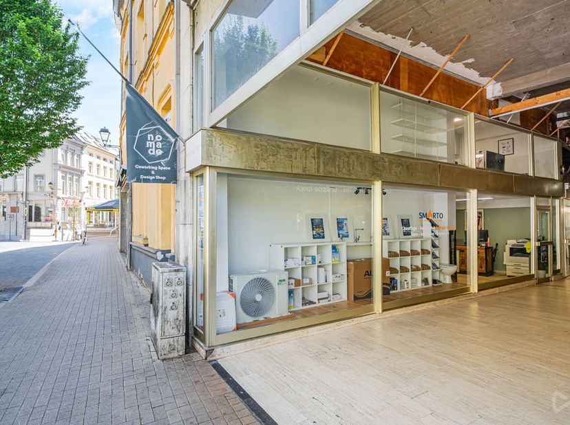 Bedrijfsvastgoed te koop in place didie 24,
                    6700 Arlon