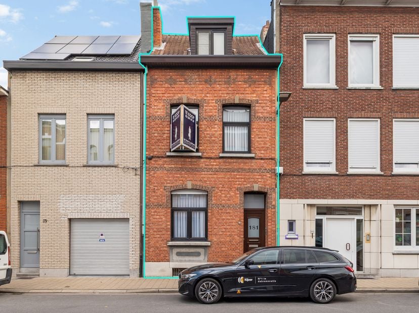 Ruime gezinswoning met 3 slaapkamers en tuin<br />
Op te frissen woning van ca. 162m² bewoonbare oppervlakte met noordgerichte tuin van ca. 67 m² in e